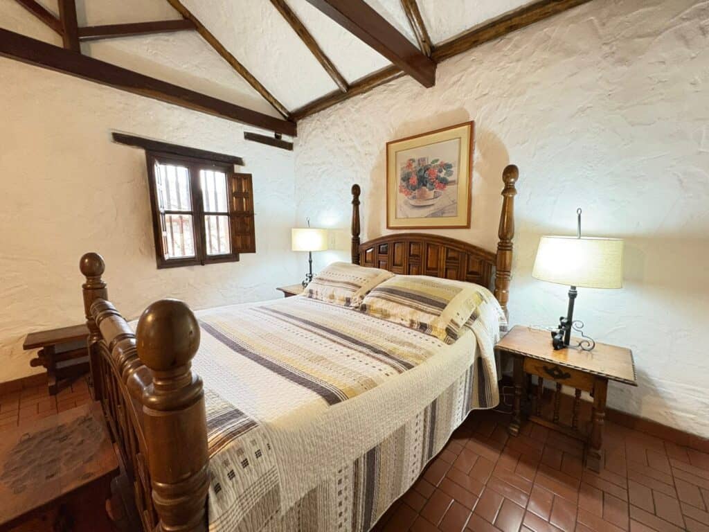 Suite Colonial con decoración artesanal